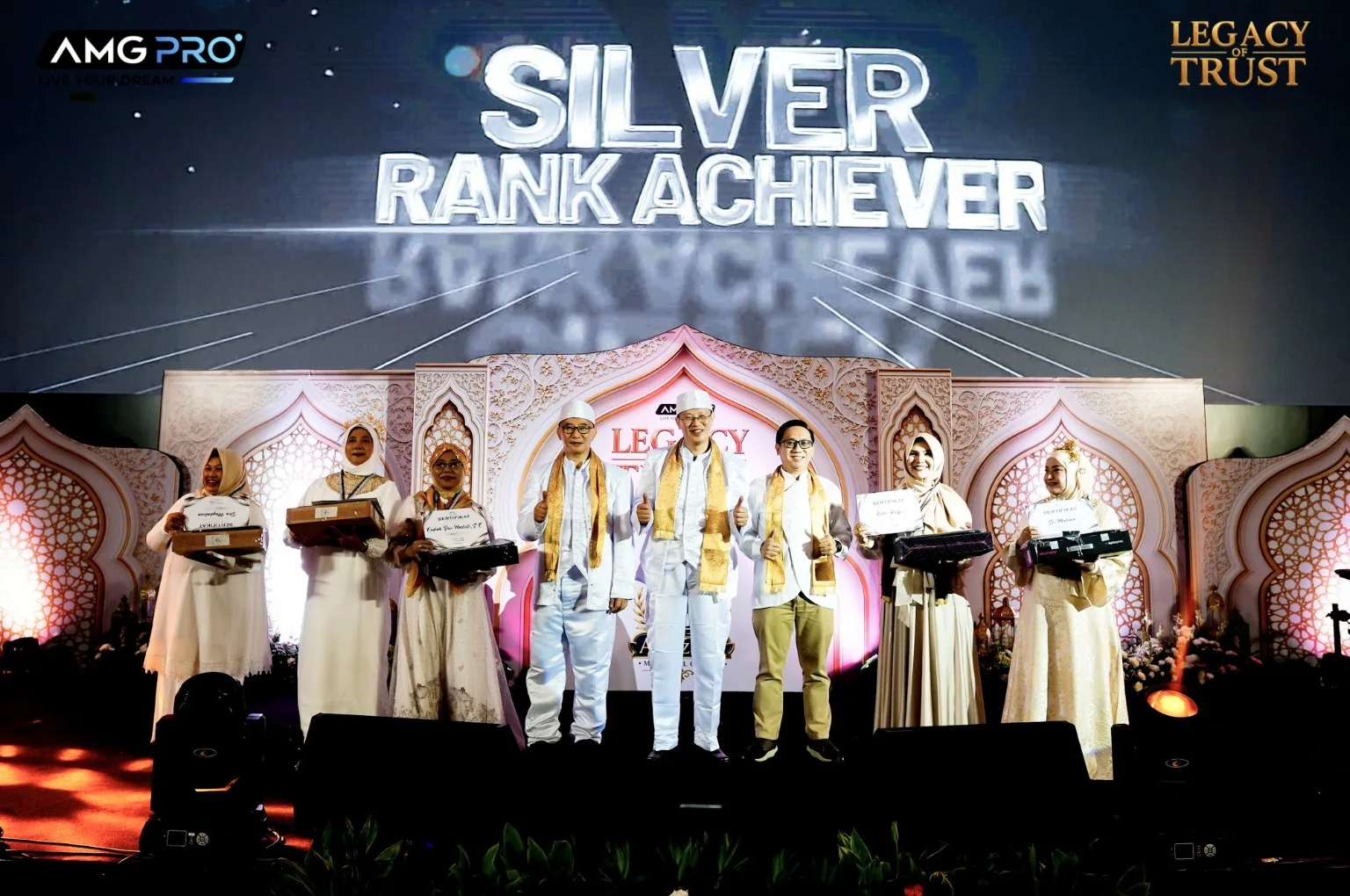 Satu tim direct mencapai Silver Rank Achiever Putri Balqis