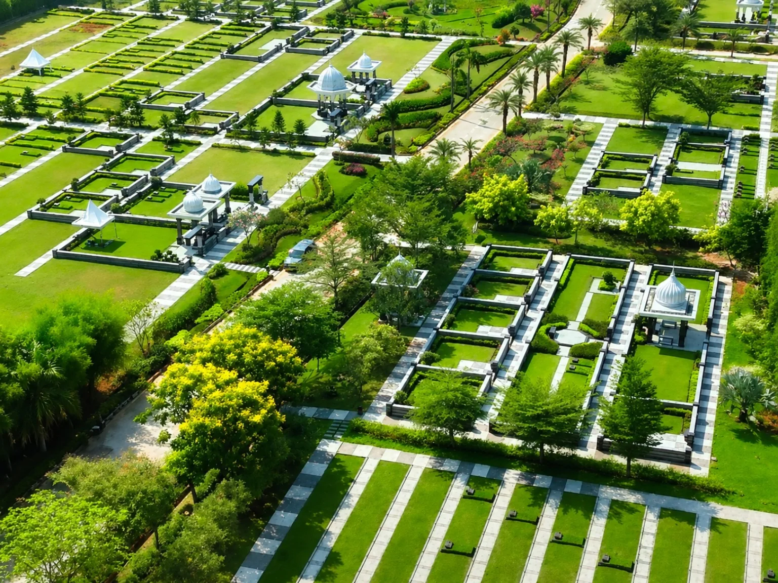 Area kawasan Al Azhar Memorial Garden sebagai visual edukasi persiapan makam keluarga