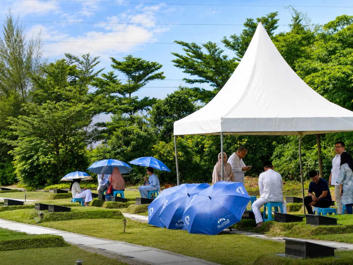 Keluarga berziarah