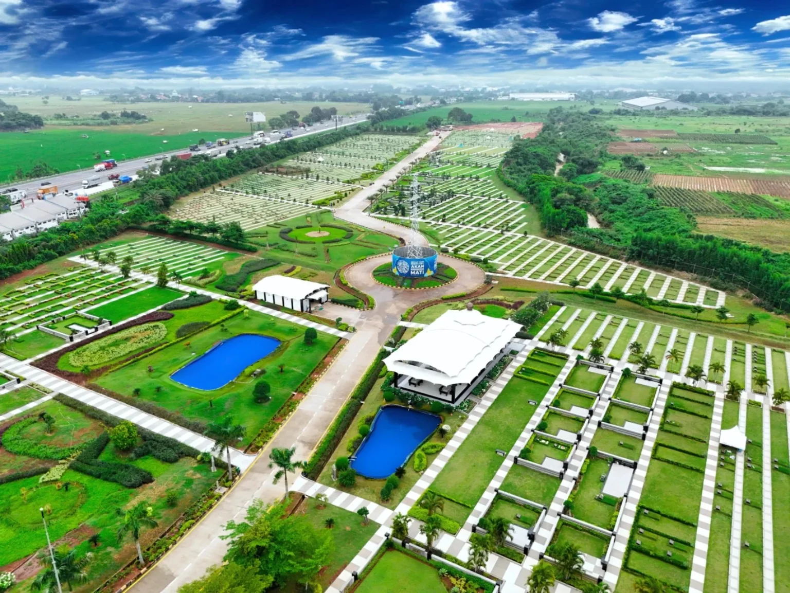 Panorama dari drone Al Azhar Memorial Garden Karawang