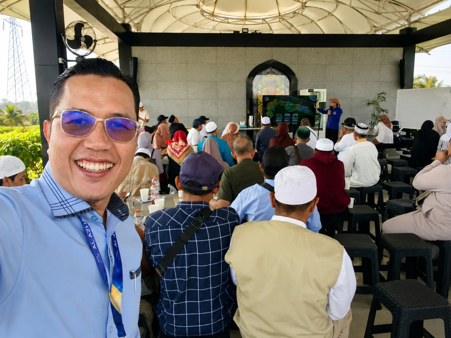 Presentasi Welcome Training Al Azhar Memorial Garden kepada jamaah majlis taklim